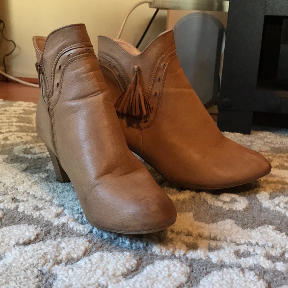 Beautiful brown size 10 booties